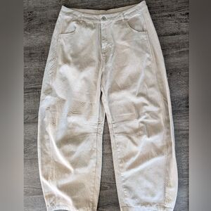 💐Rae Mode Women's Cream Barrel Jeans. Size Large